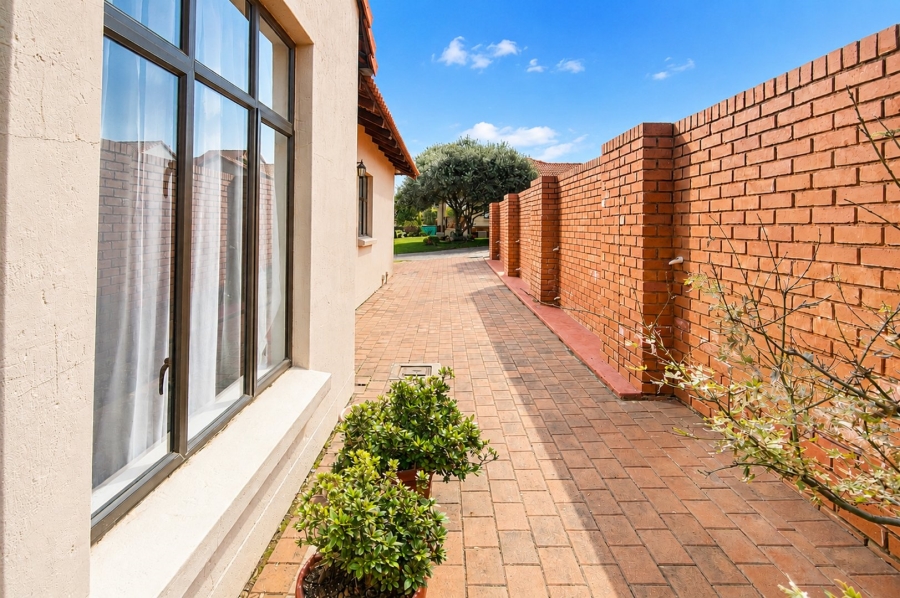 2 Bedroom Property for Sale in Xanadu Eco Park North West